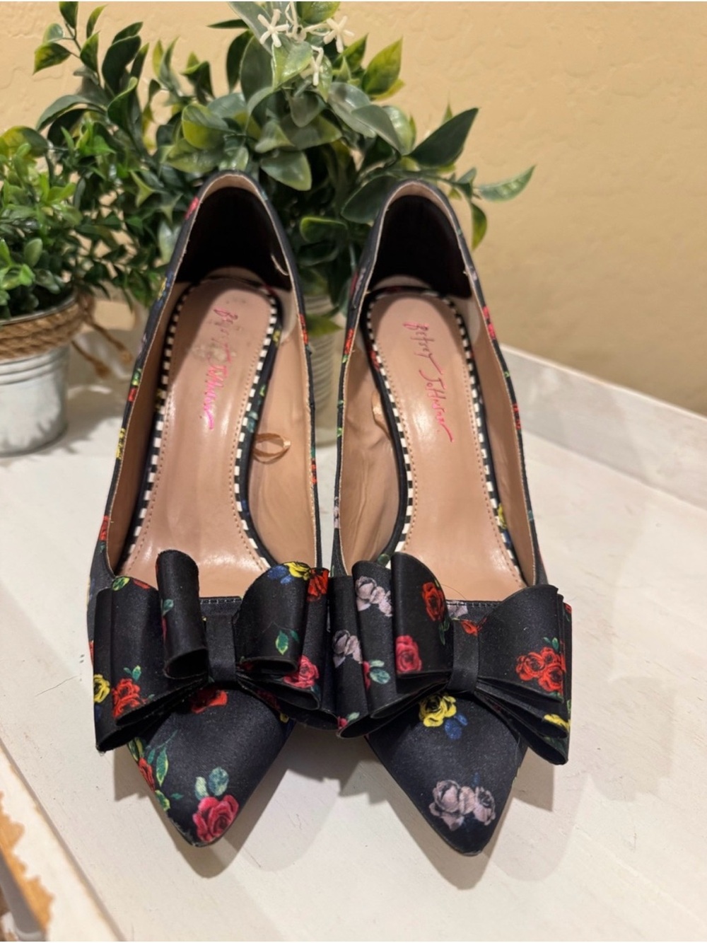Betsy Johnson Floral Bow Pointed-Toe High Heels - Black Multi - Picture 2 of 7